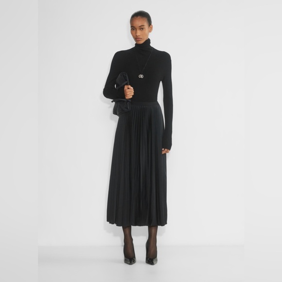 NWT Aritzia Babaton Maido Satin Pleated Skirt Double-satin maxi in Black Small - Picture 2 of 15